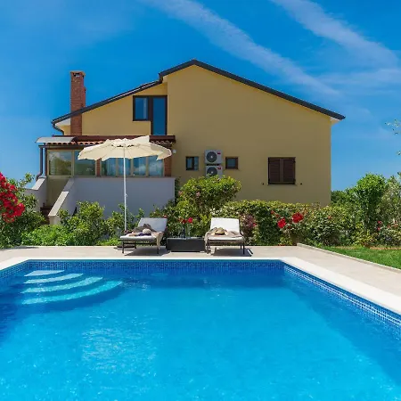 Chiara By Interhome *